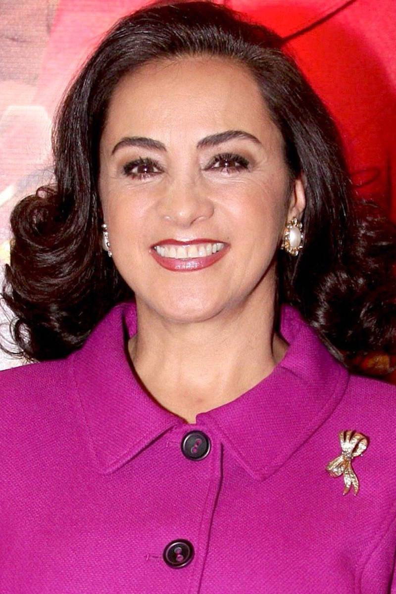 Alma Delfina as Doña Flor Méndez de Carbajal in El Amor no Tiene Precio