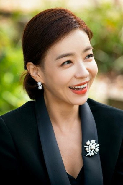 박선영 as Lee Shin-hee in Truth