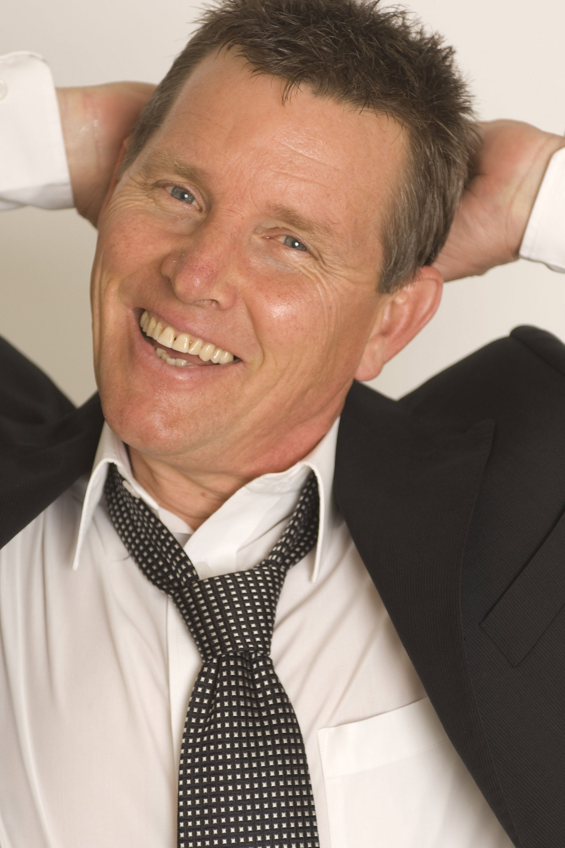 Tom Burlinson as Howard Matterson in Landslide