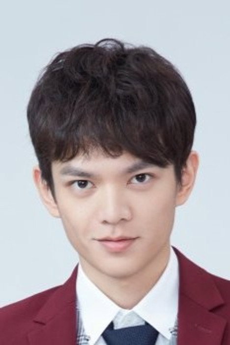 Zhu Ran as He Yucheng in Party A Who Lives Beside Me