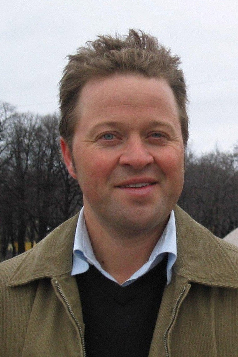 Arne Hjeltenes as Self in Gjestebud