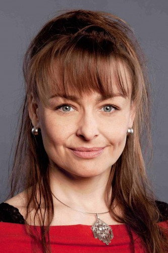 Andrea Černá as Bětka in Čerte, tady straší!