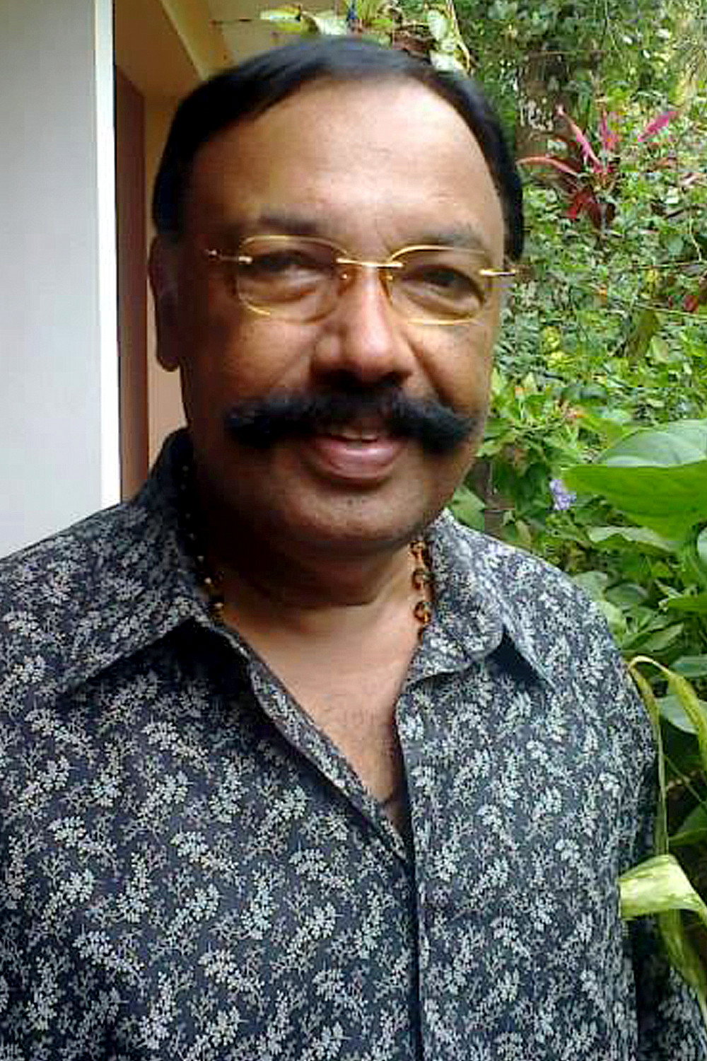 Chali Pala as SI Mathan in Swargathile Katturumbu