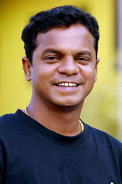 Dharmajan Bolgatty as Munna / Valsan in Brother's Day