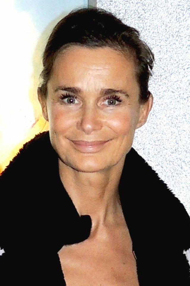 Marie-Sophie L. as Psychiatrist in Pardonnez-moi