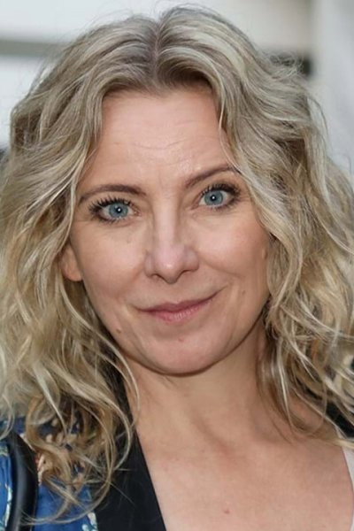Joy-Maria Frederiksen as Instruktør in 90 år med Cirkusrevyen