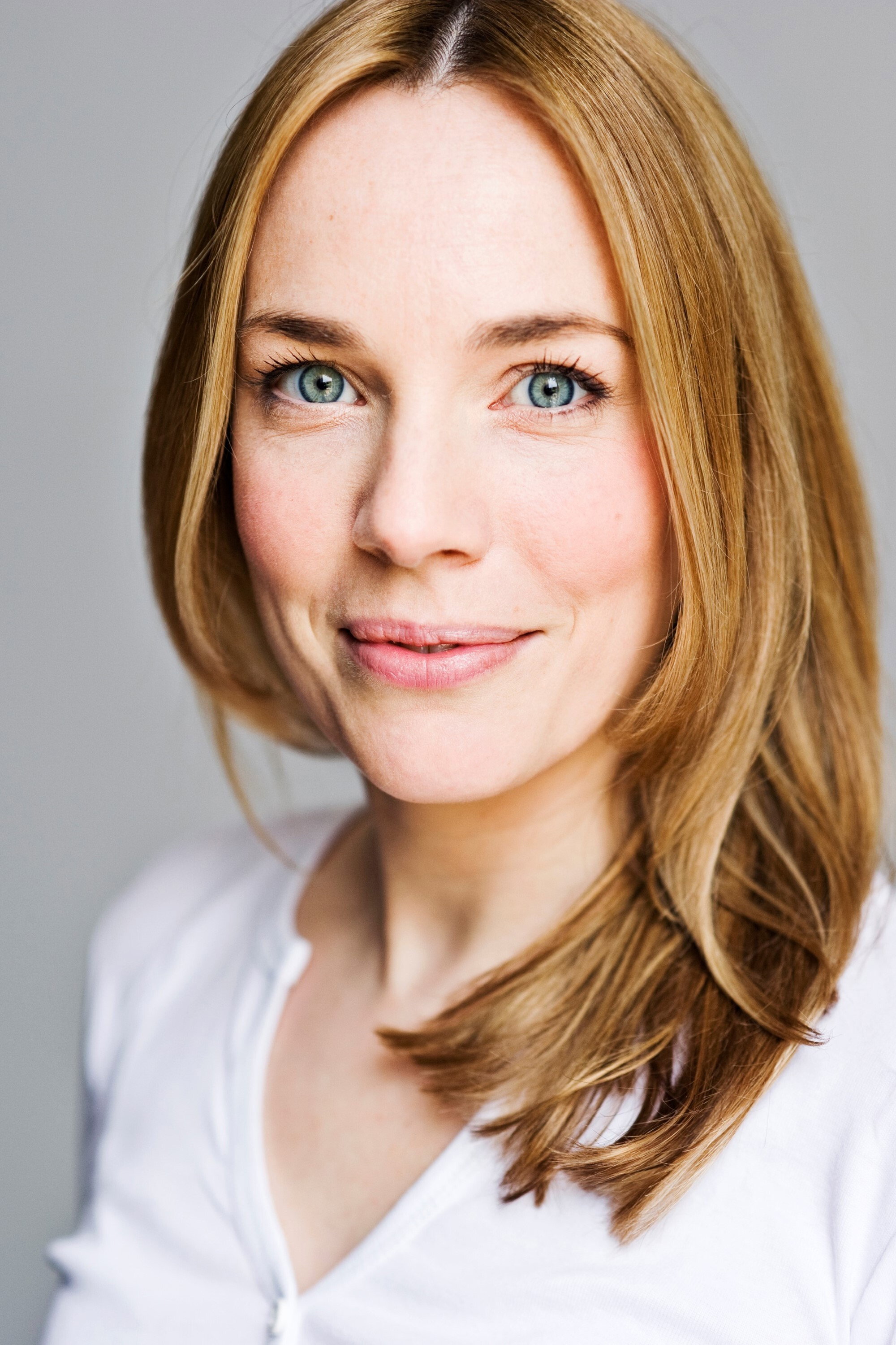 Laura Main as Melanie in Path to Ecstasy