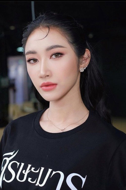 Jean Gaewalin Sriwanna as Raveepriya in Lying Heart