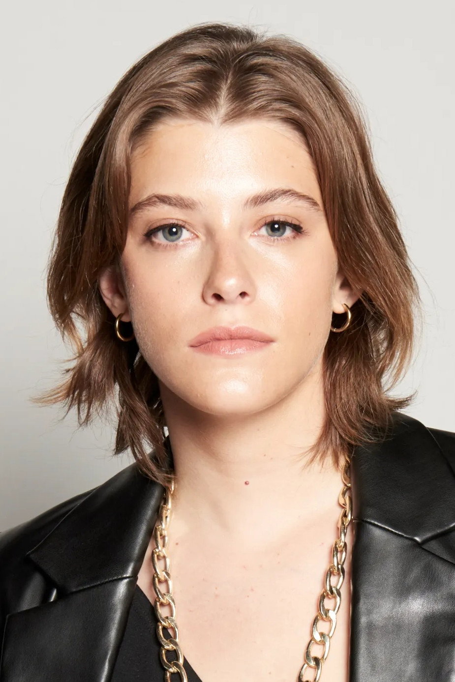 Malena Villa as Lena in Death of a Comedian