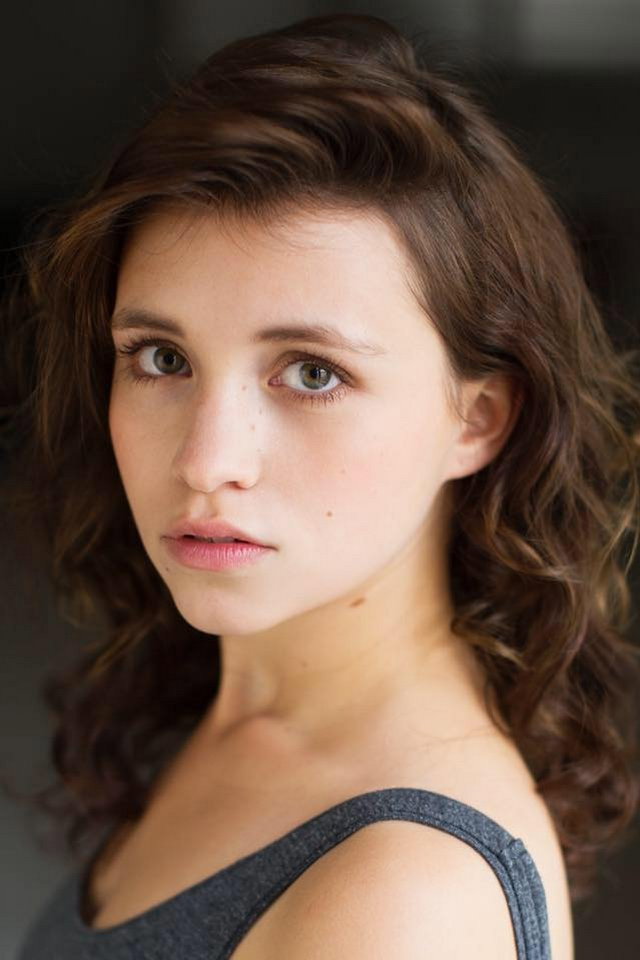 Janina Fautz as Leonora 'Leo' Largareta in Allein gegen die Zeit