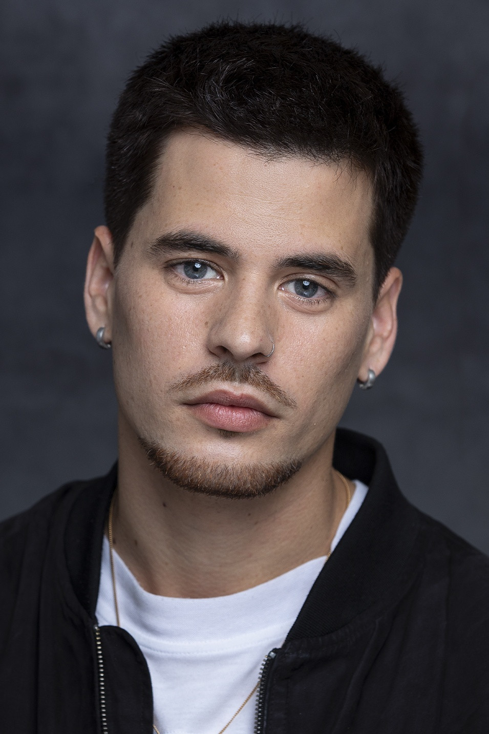 Pedro Portela as Guilherme in Entre Silêncios