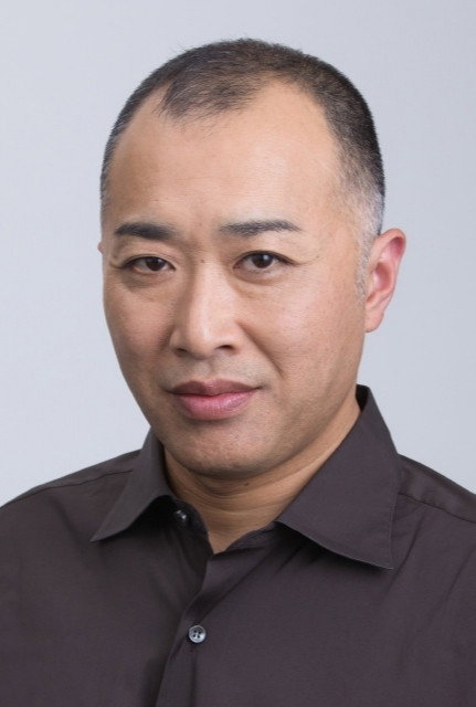 八十田勇一 as 麻理の父 in I'm Inside Mari