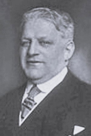 Ferry Sikla as Chef in Alcohol