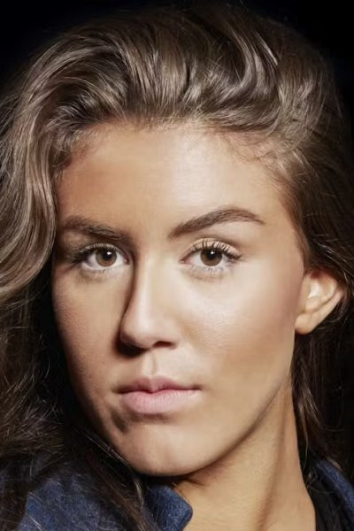 Cecilie Hega Kennedy as Cecilie in Pigerne