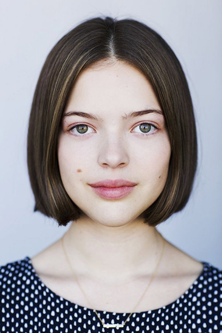 Logan Polish as Dina Fox in The Mosquito Coast
