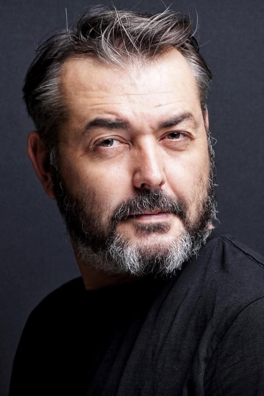 Fahri Öztezcan as Sakallı in Defne