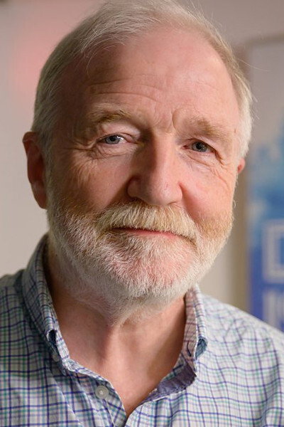 George McGavin as Self - Presenter in Expedition Borneo