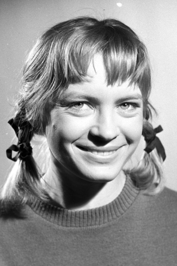 Magdalena Celówna-Janikowska as Zofka in Ubranie prawie nowe