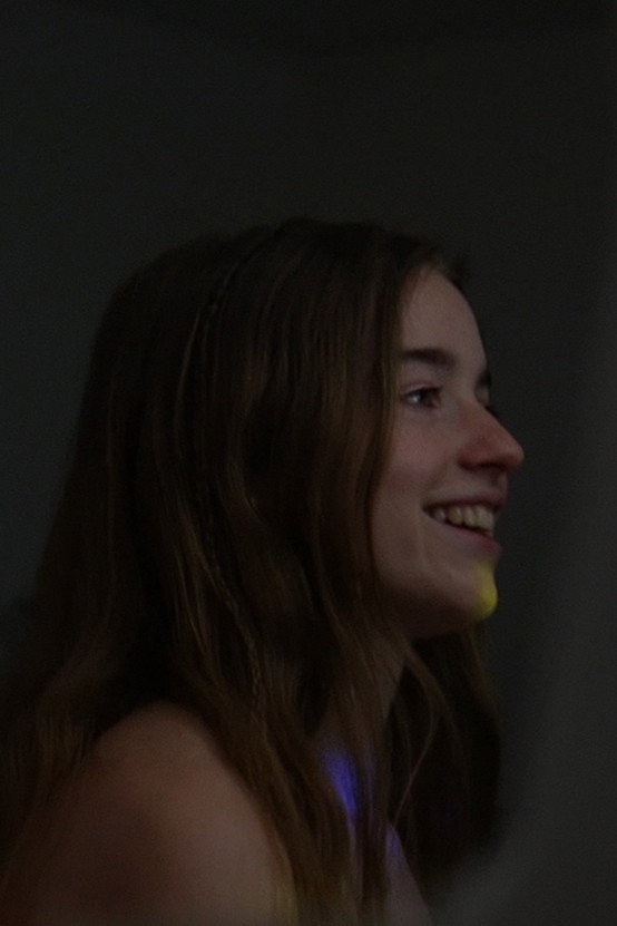 Louise Blot as Claire Dubois in Échos Mortels