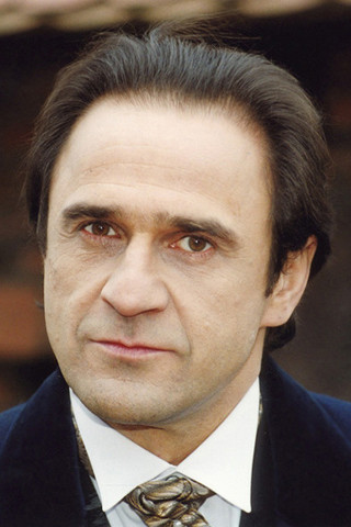Bronisław Wrocławski as Piotr Lipiński in Będziemy mieszkać razem