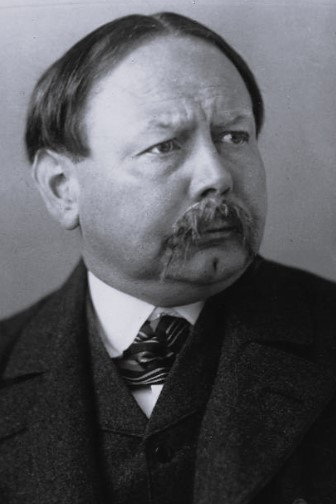Reinhold Häussermann as Diener bei Sarudin in Ssanin