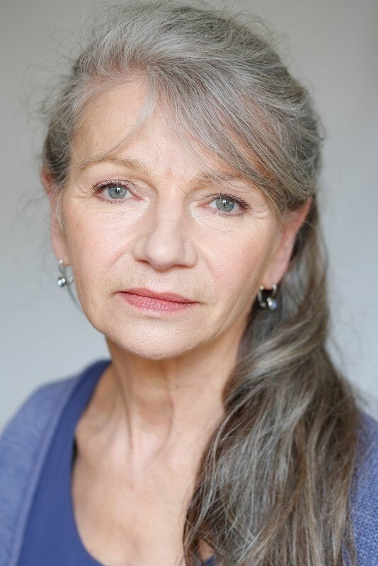 Anouchka Csernakova as Milo's Mother in The Science of Love