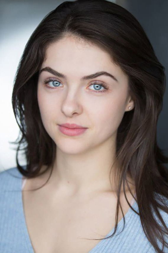 Sydney Craven as Toni in five by five