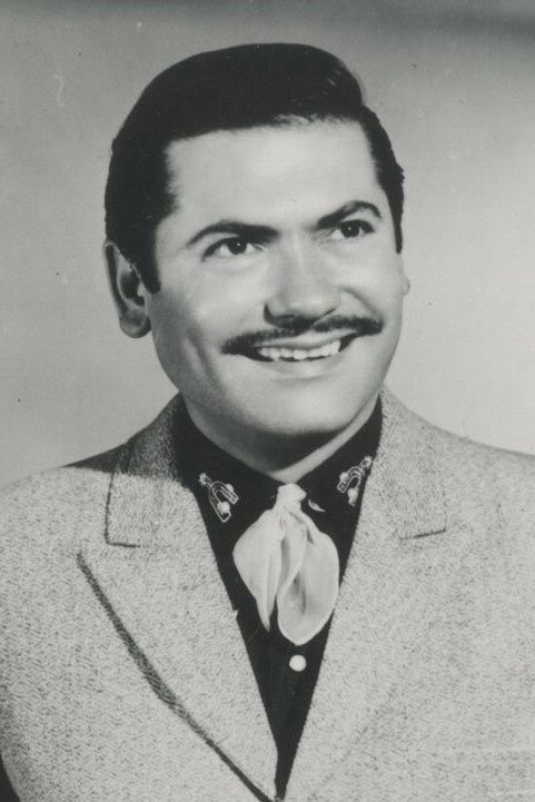 Eulalio González as Tragabalas in El tragabalas
