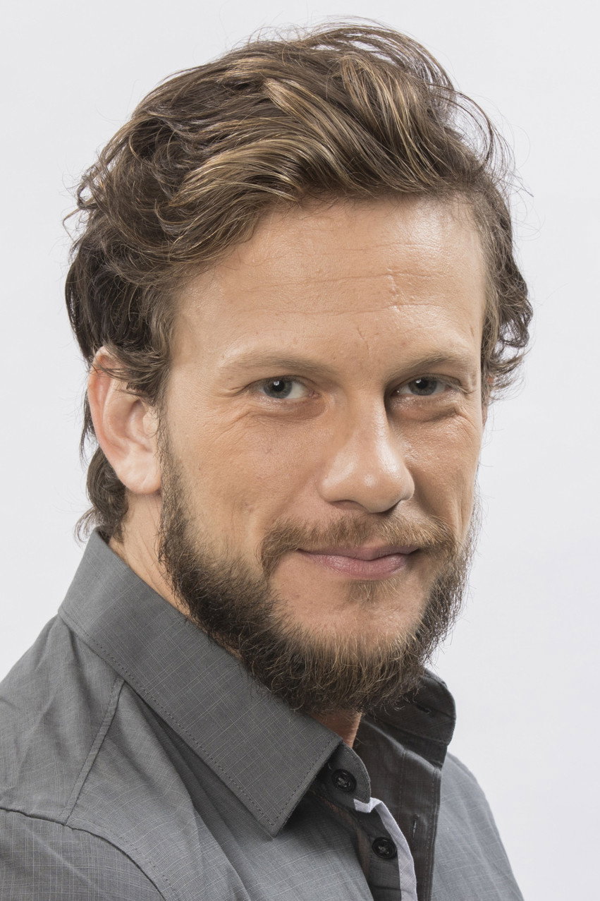 Eduardo Pelizzari as Fernando in Hotel Jasmim