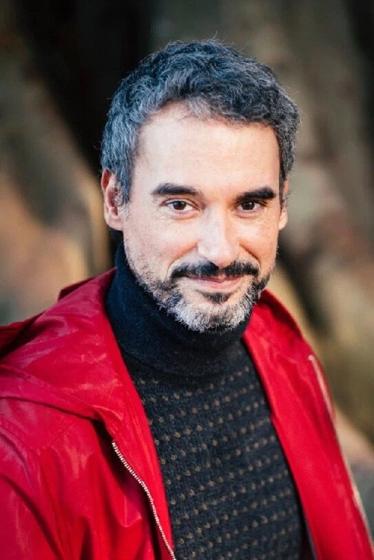 Peter Michael as Luis in Une femme dans la tourmente