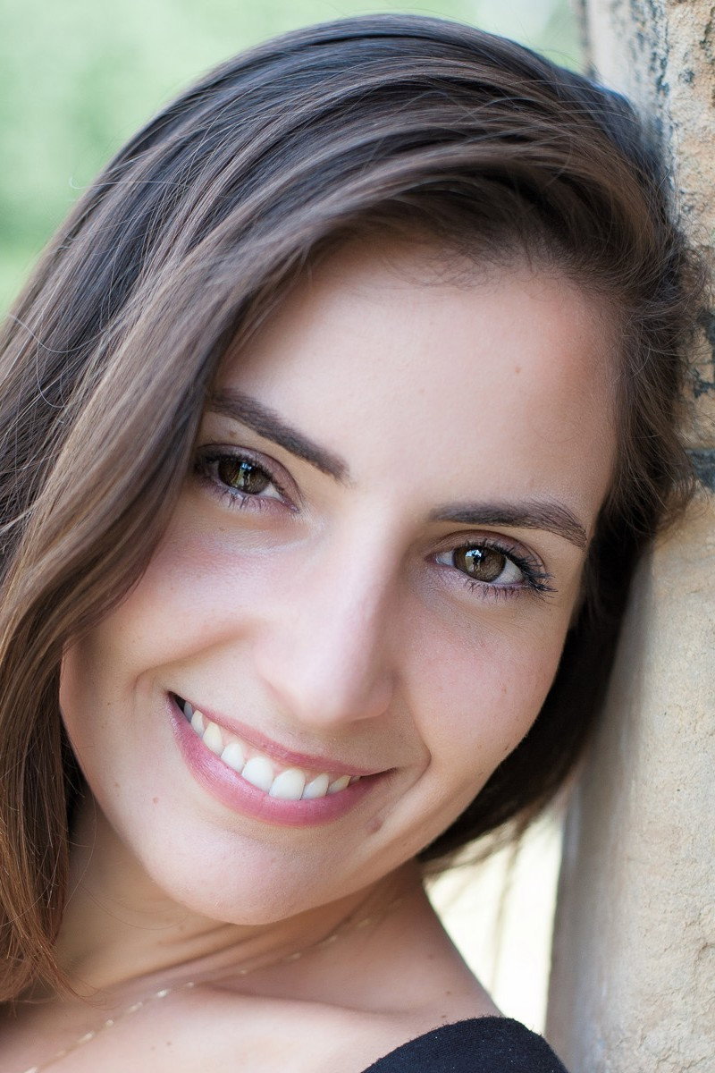 Yaiza Figueroa as Ana in Anti Matter