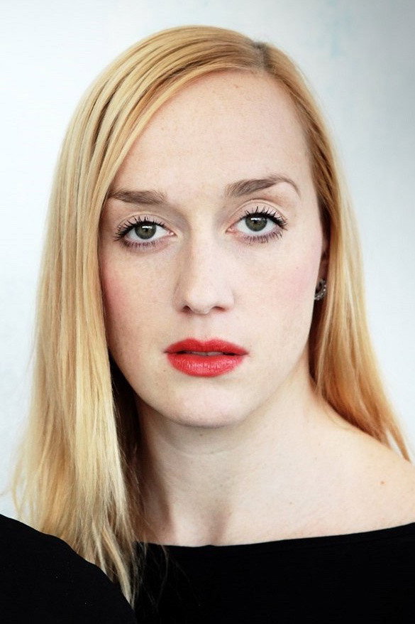 Anna Schmidtmajerová as Maminka in Kája a Mat+Ema+Tika