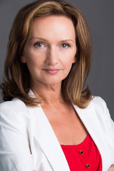 Svetlana Efremova as Dasha Glushenko in Enfrentar o Gelo