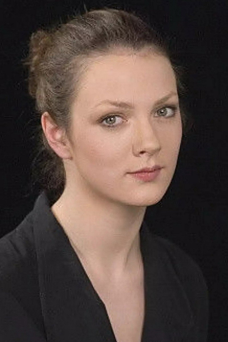 Елена Плаксина as Лена in Жертва любви