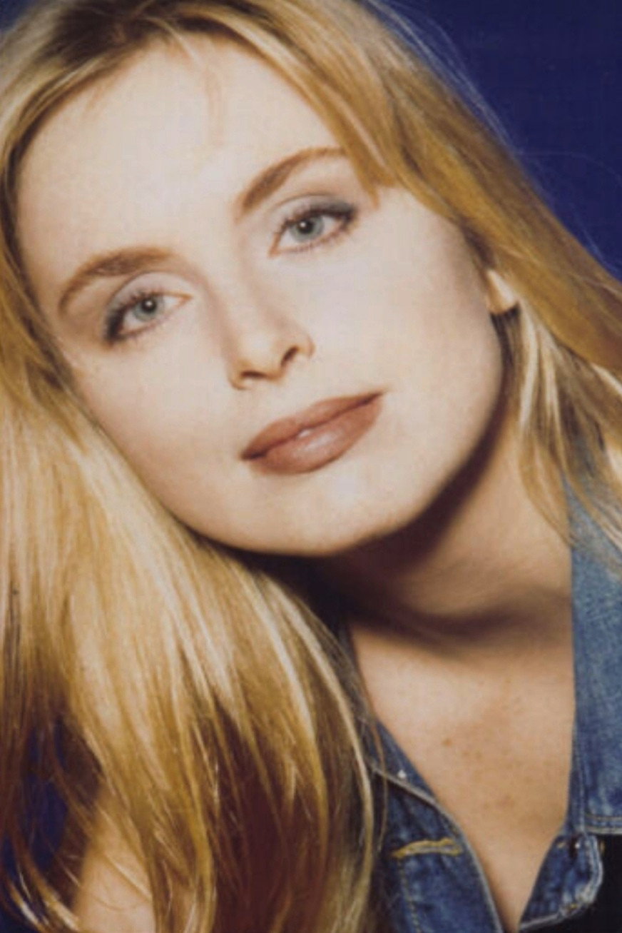 Joanna Chatton as Monique in Liberate i pesci!