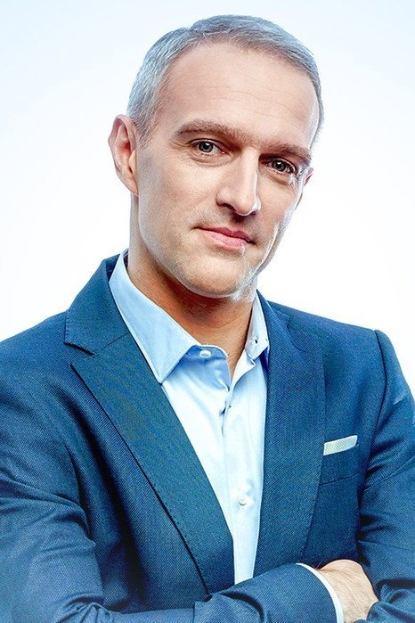 Paweł Orleański as Robert in Będziesz moja