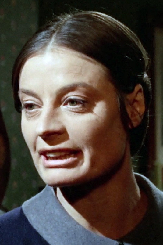 Renate Grosser as Frau Klawuttke in Rama Dama